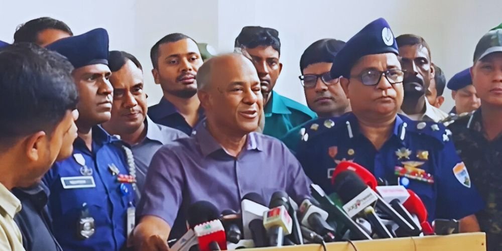 ঈদযাত্রায় ভোগান্তি কমাতে সর্বোচ্চ চেষ্টা চলছে স্বরাষ্ট্র উপদেষ্টা জাহাঙ্গীর আলম চৌধুরী